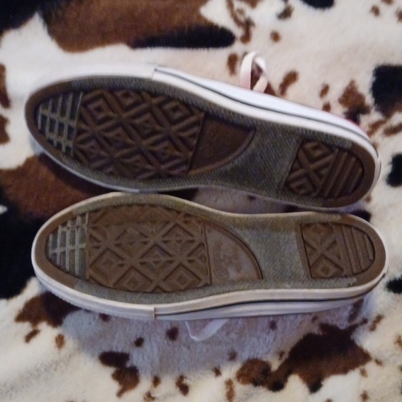 CONVERSE, KIDS SIZE 5.5, PINK AND WHITE. GOOD CONDITION. - Picture 3 of 9